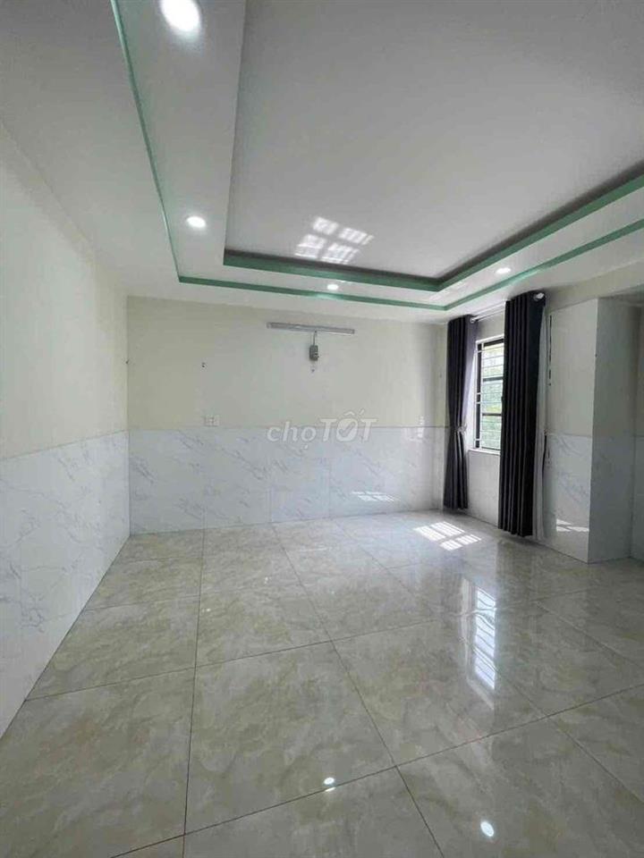 Nhà trệt 2 lầu KDC 586