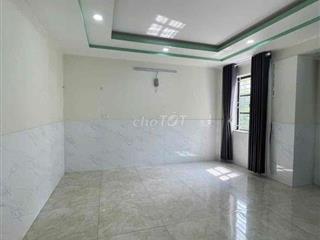 Nhà trệt 2 lầu KDC 586