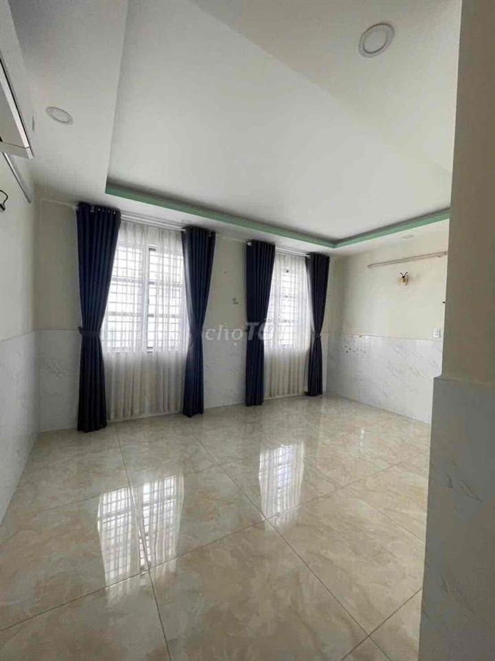 Nhà trệt 2 lầu KDC 586