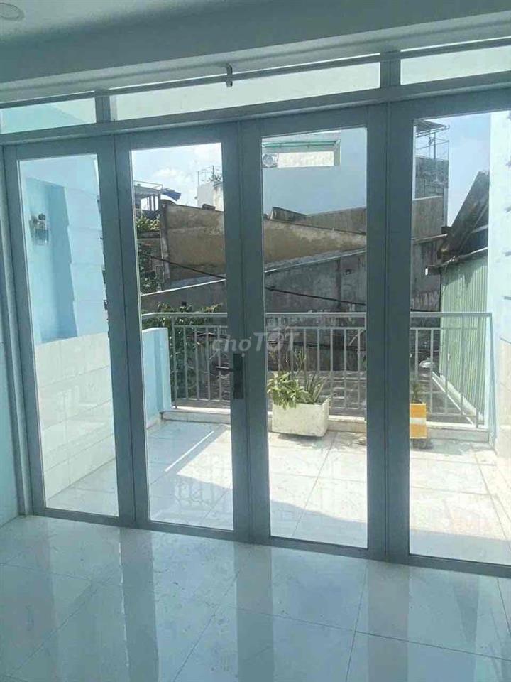 Nhà trệt 2 lầu KDC 586