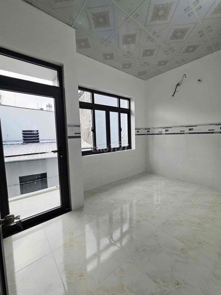 Nhà lầu 2 phòng mới gần Vincom Xuân Khánh