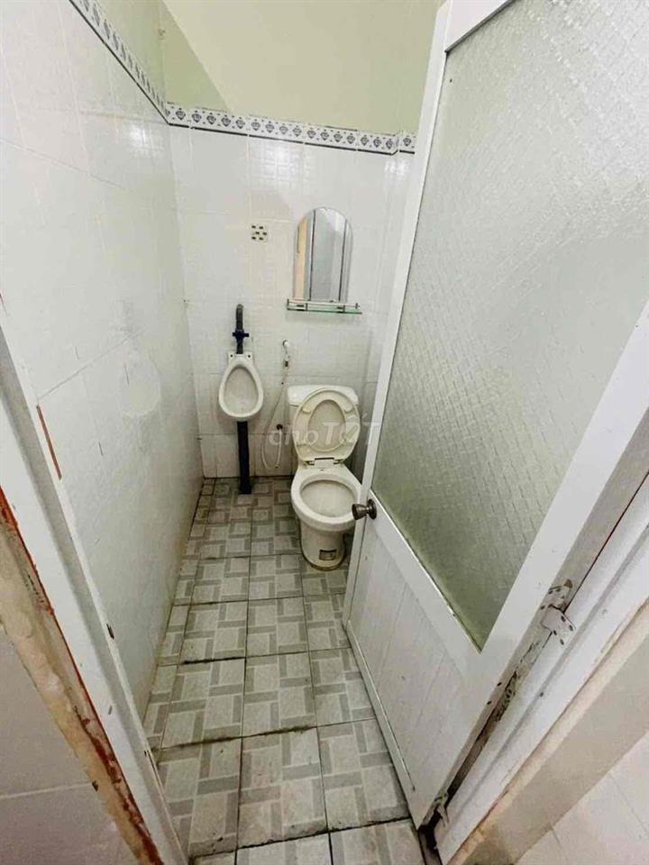 Nhà trống suốt KDC Hồng Phát