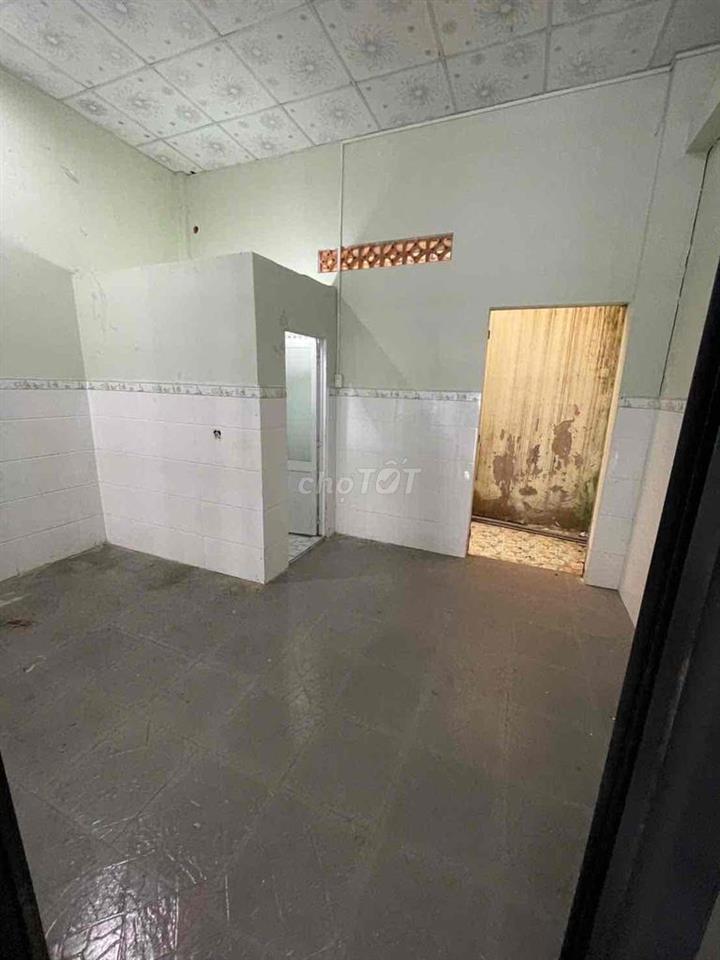 Nhà trống suốt KDC Hồng Phát