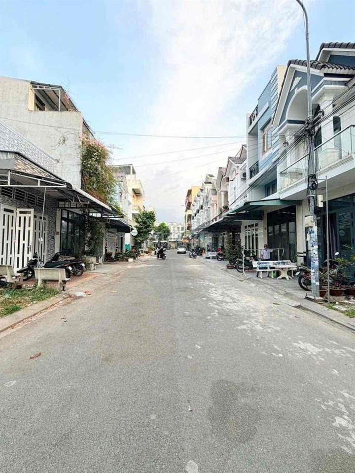 Nhà trệt 2 lầu mới KdC ĐH Y Dược