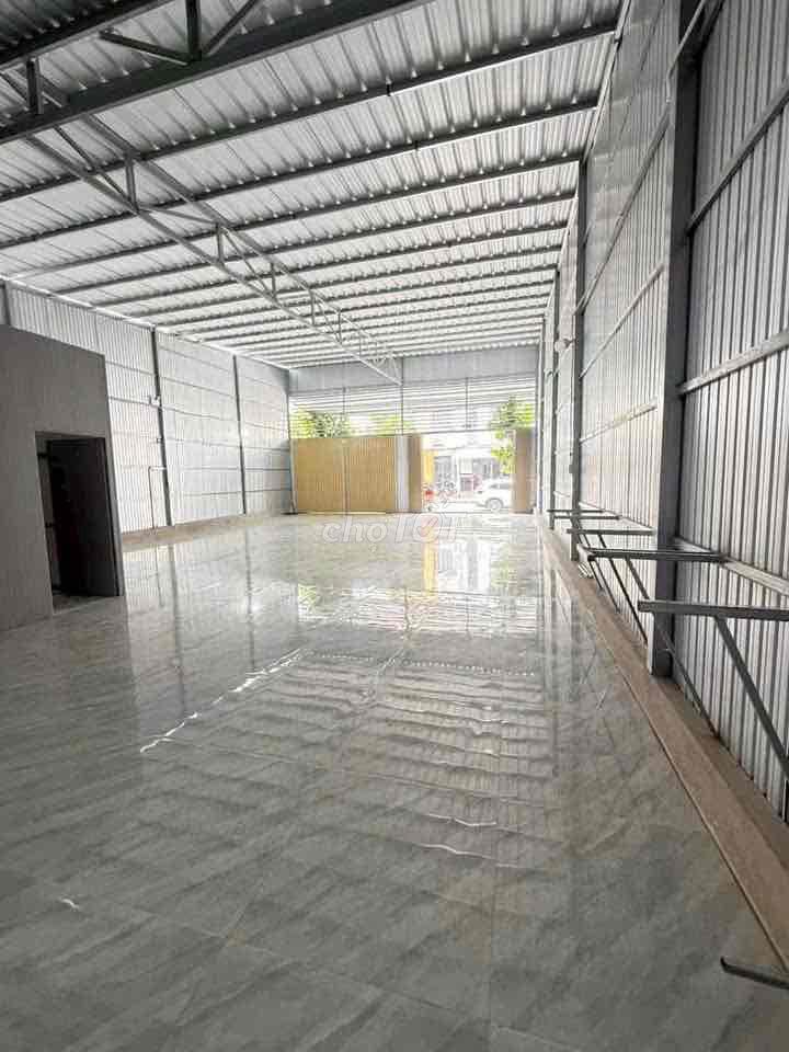 Nhà 10x17m trống suốt kdc Hồng Loan