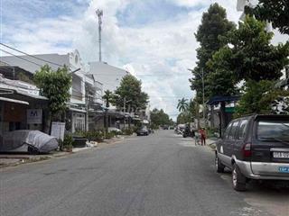 Nhà 10x17m trống suốt kdc Hồng Loan