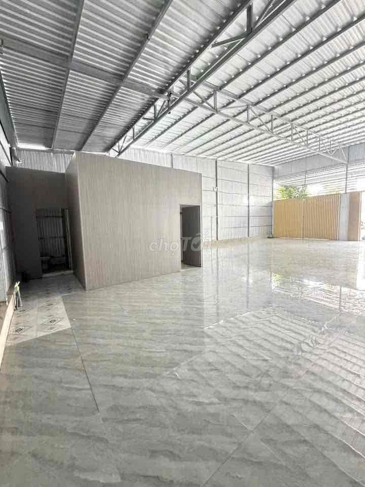 Nhà 10x17m trống suốt kdc Hồng Loan