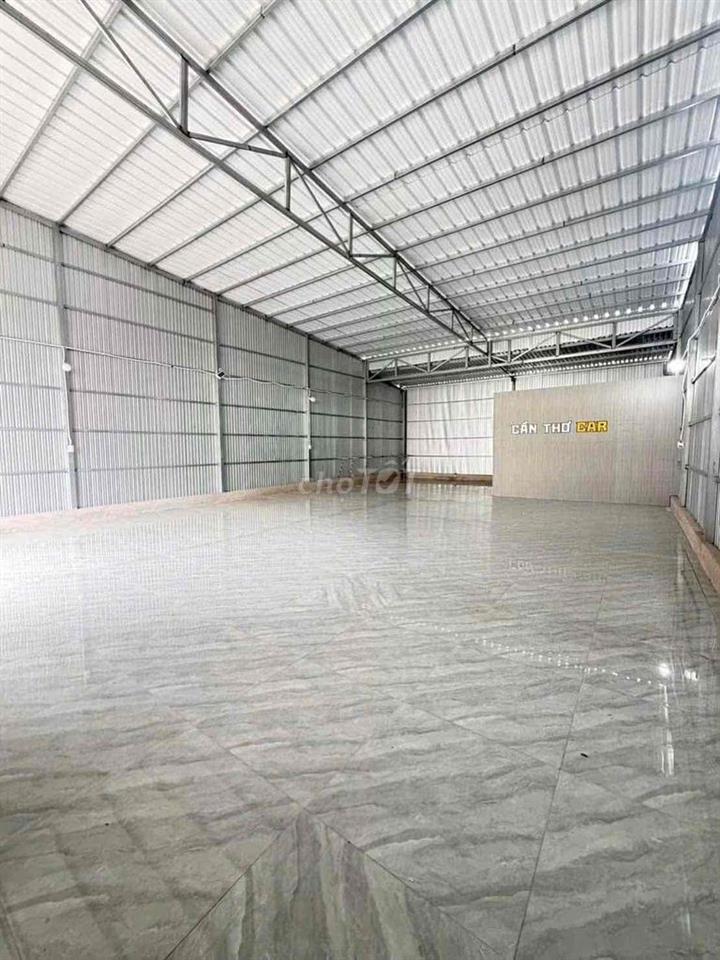 Nhà 10x17m trống suốt kdc Hồng Loan