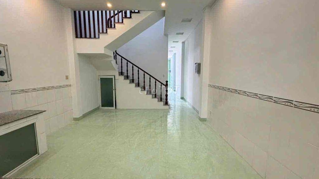 Nhà trệt lầu 3 phòng KDC Công Trình 8