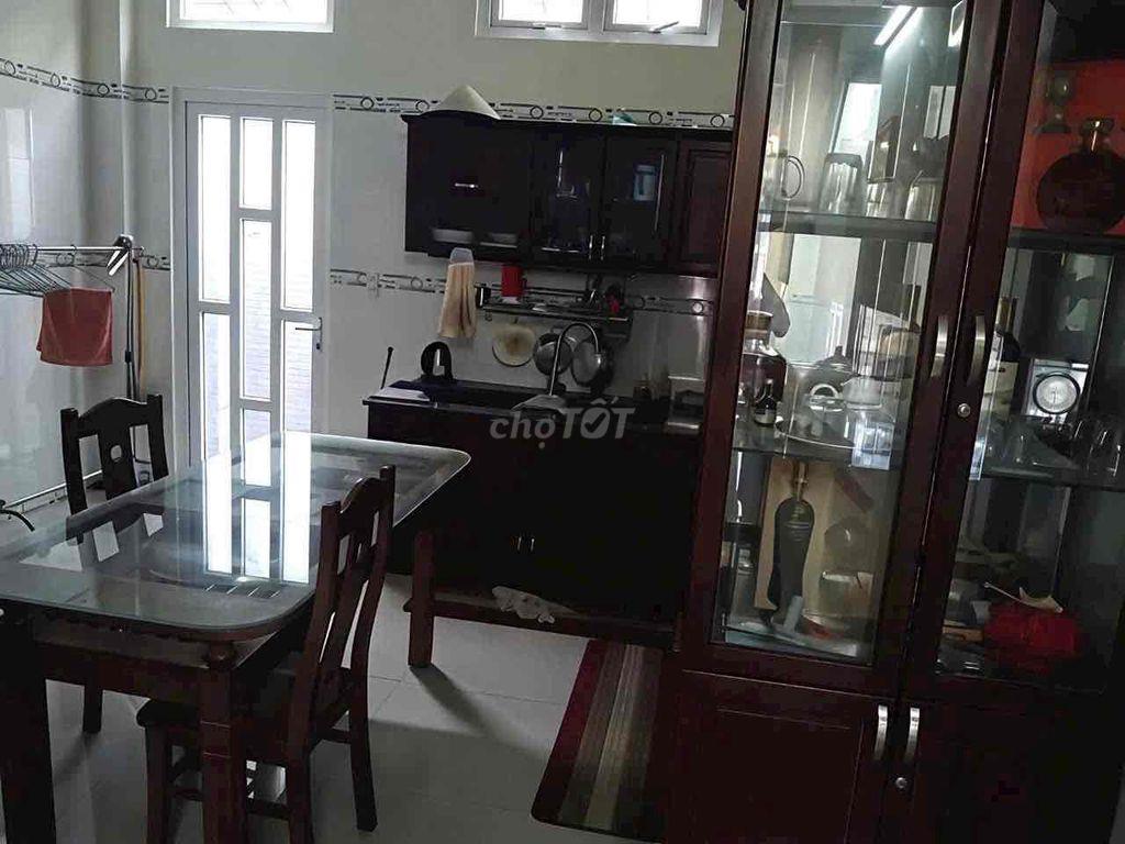 Nhà 2 lầu 5 phòng 5 máy lạnh KDC Hồng Phát
