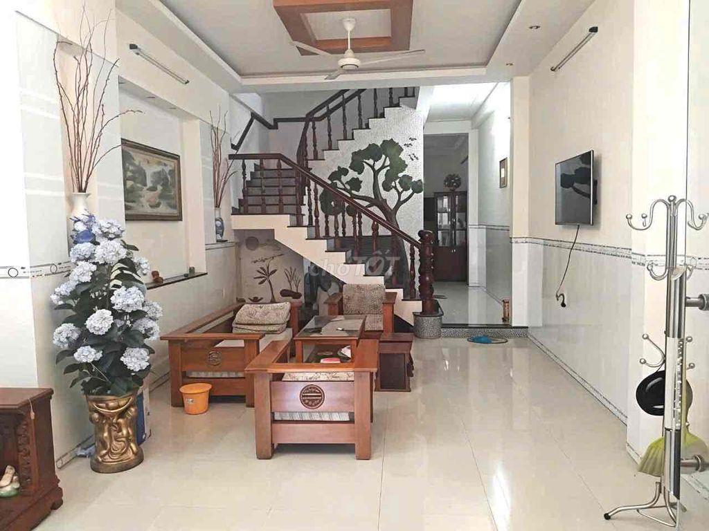 Nhà 2 lầu 5 phòng 5 máy lạnh KDC Hồng Phát