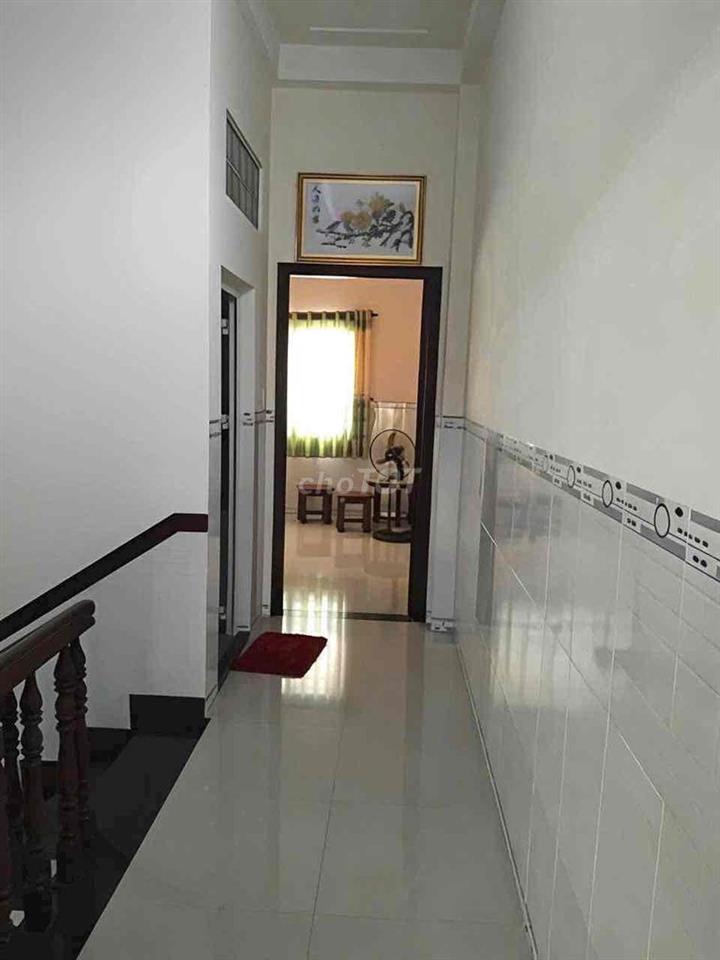 Nhà 2 lầu 5 phòng 5 máy lạnh KDC Hồng Phát