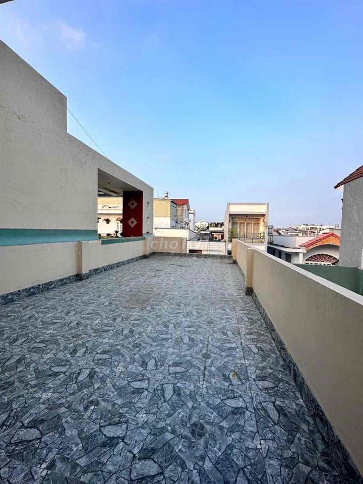 Nhà lầu sân thượng 3 phòng 3 máy lạnh KDC 91B