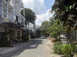 Nhà lầu sân thượng 3 phòng 3 máy lạnh KDC 91B