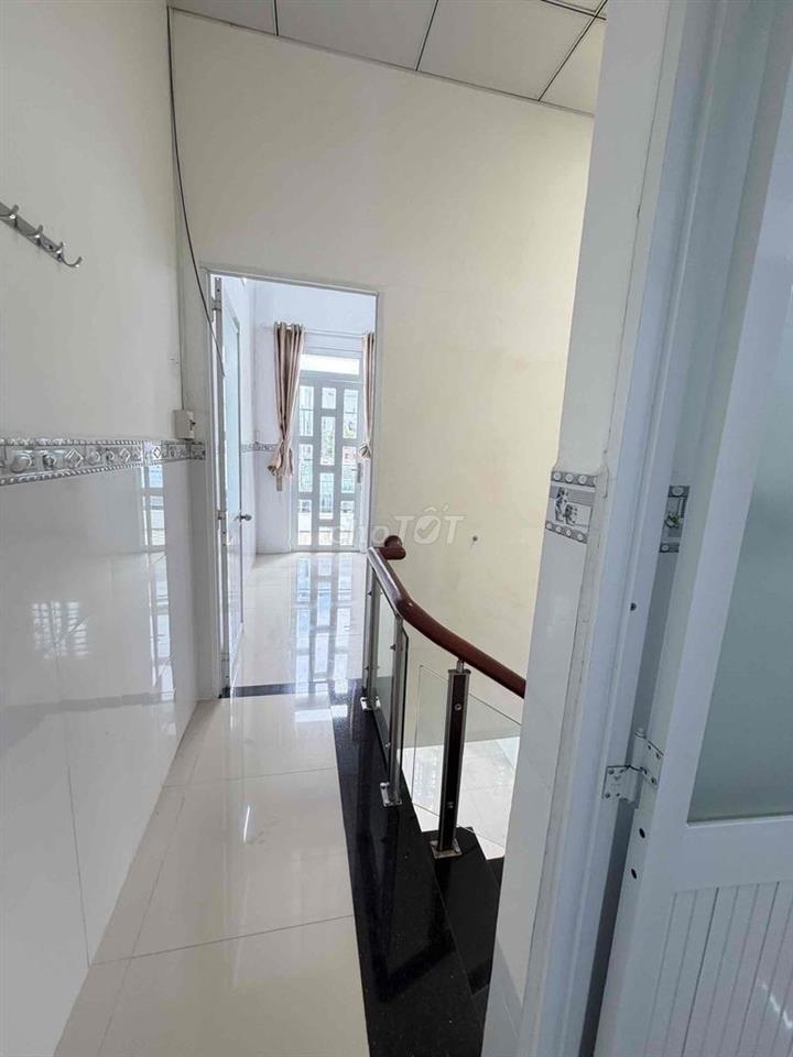 Nhà lầu 2 phòng mới hẻm 388 Nguyễn Văn Cừ