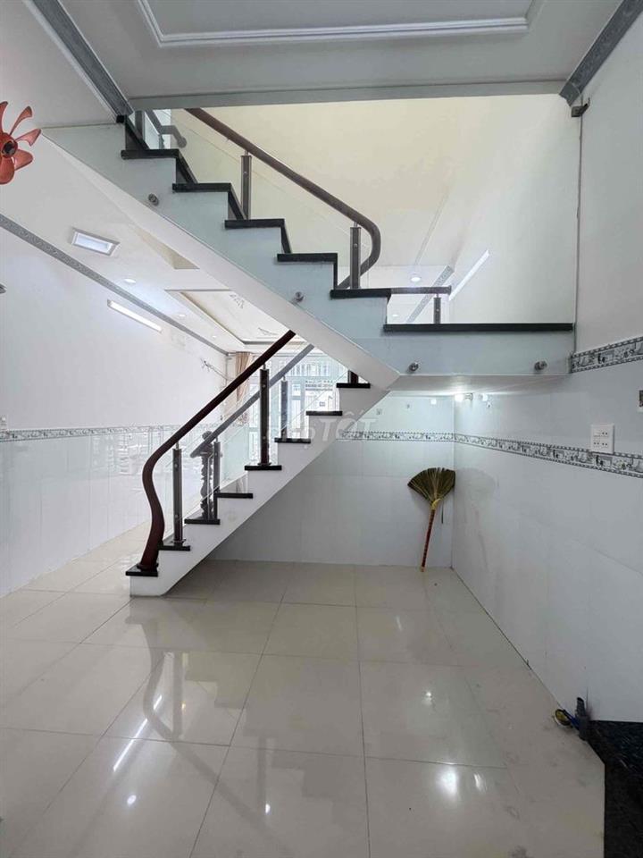 Nhà lầu 2 phòng mới hẻm 388 Nguyễn Văn Cừ
