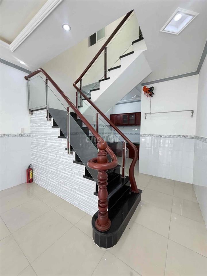 Nhà lầu 2 phòng mới hẻm 388 Nguyễn Văn Cừ