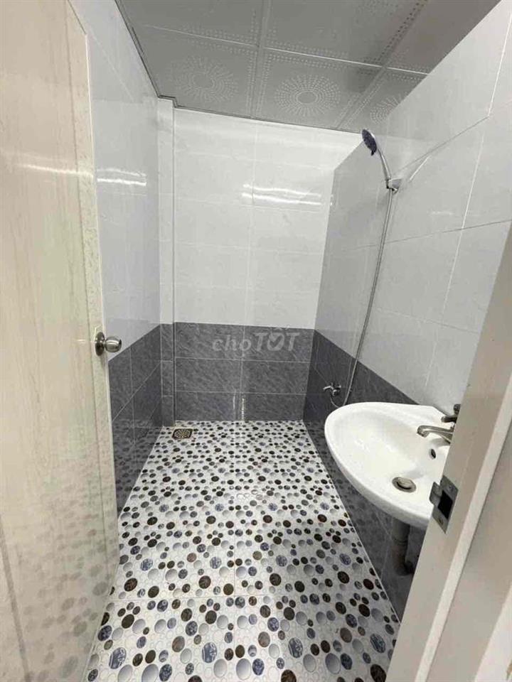 Nhà 6x30m trống suốt hẻm ô tô Nguyễn Truyền Thanh