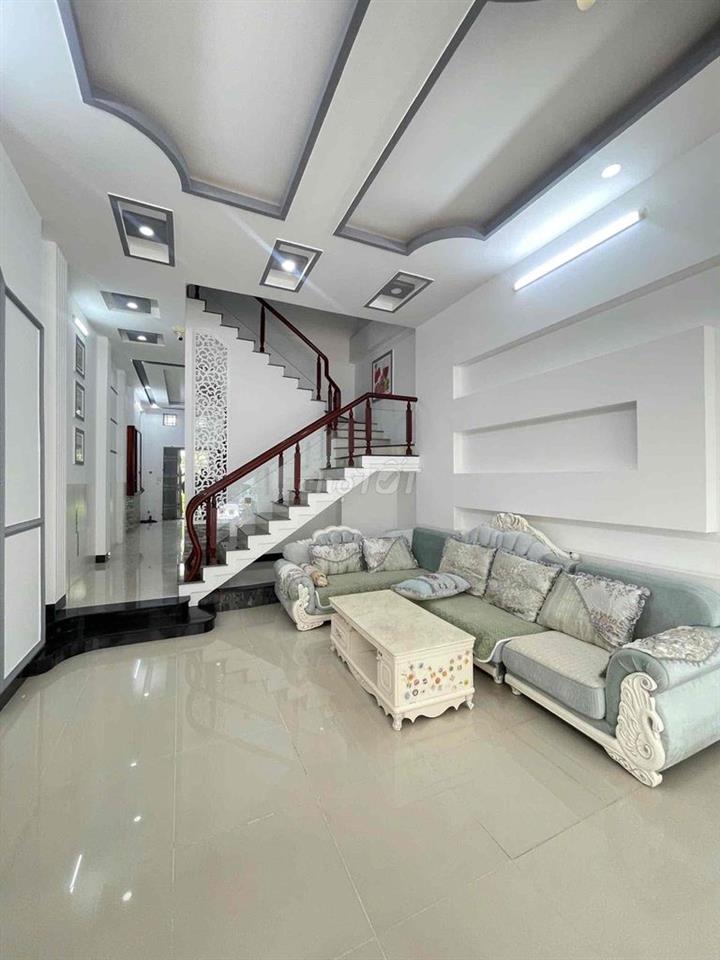 Nhà 2 lầu full nội thất KDC Hưng Phú 1