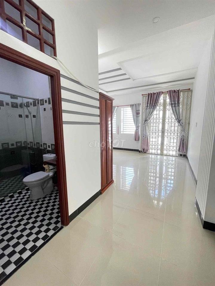Nhà 2 lầu full nội thất KDC Hưng Phú 1