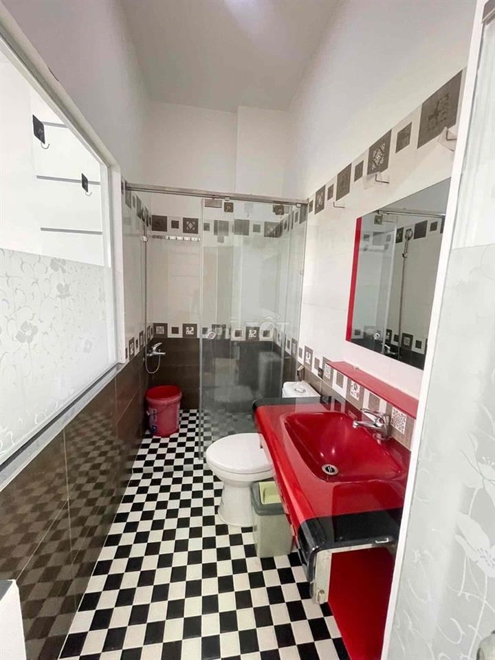 Nhà 2 lầu full nội thất KDC Hưng Phú 1