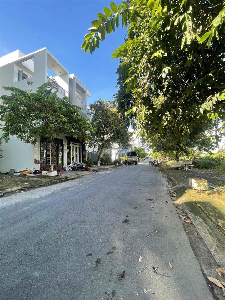 Nhà 2 lầu full nội thất KDC Hưng Phú 1
