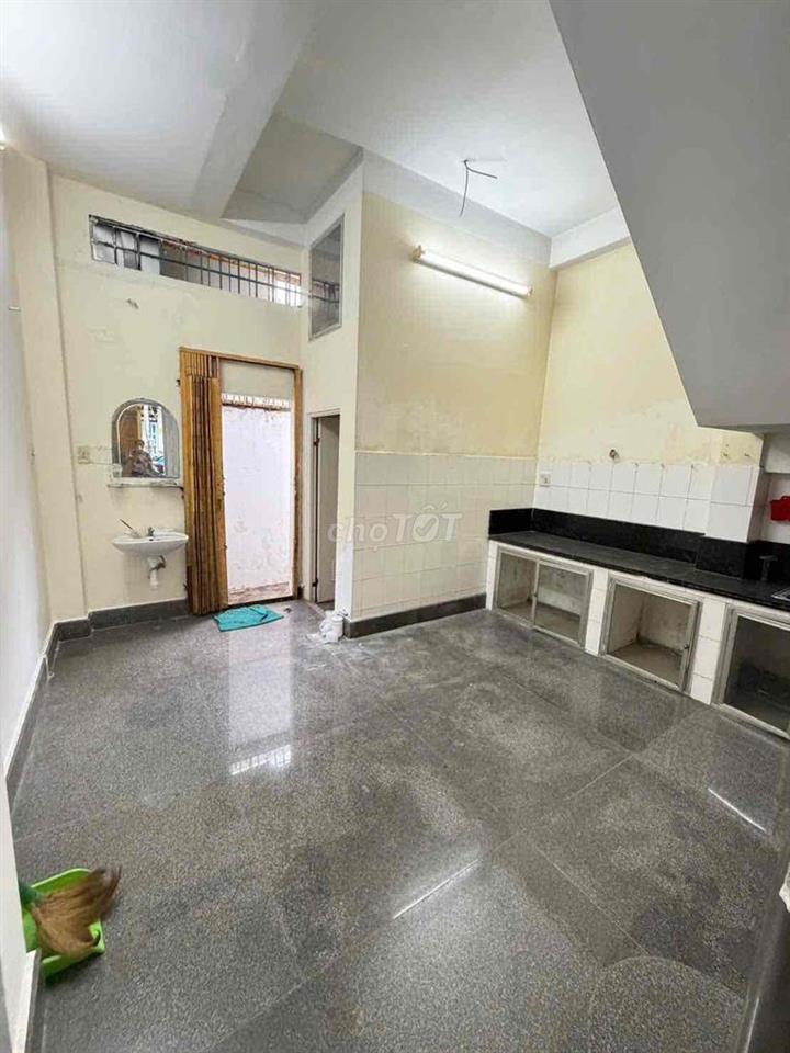 Nhà 3 phòng 3 máy lạnh gần Vincom Xuân Khánh