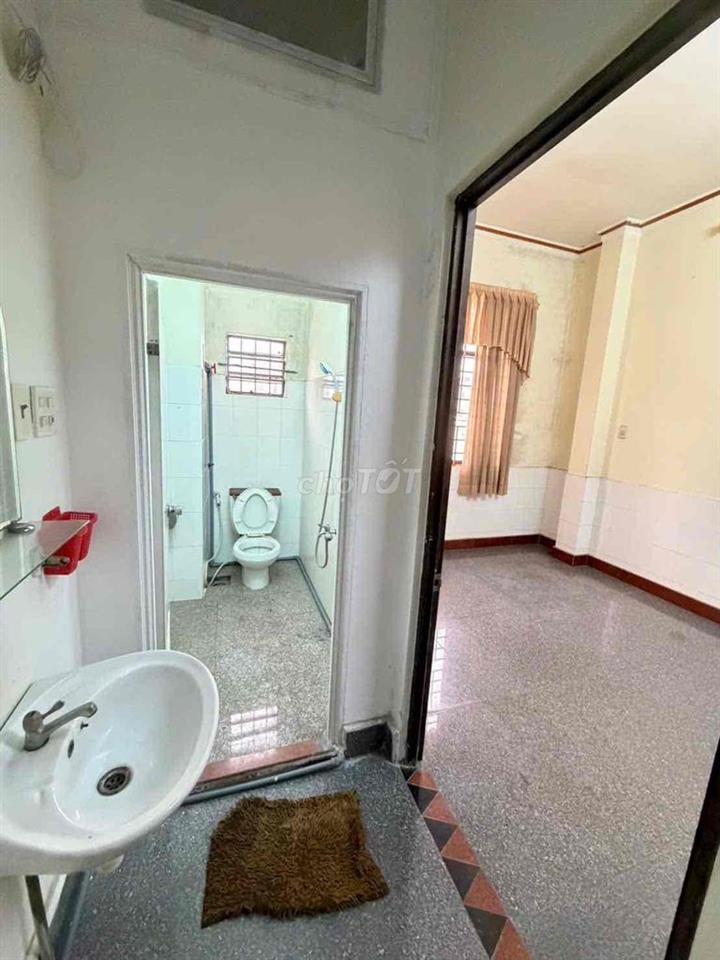 Nhà 3 phòng 3 máy lạnh gần Vincom Xuân Khánh
