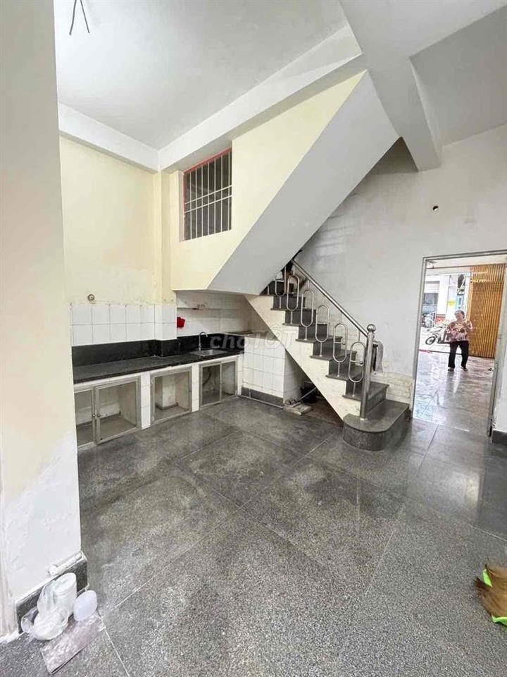 Nhà 3 phòng 3 máy lạnh gần Vincom Xuân Khánh