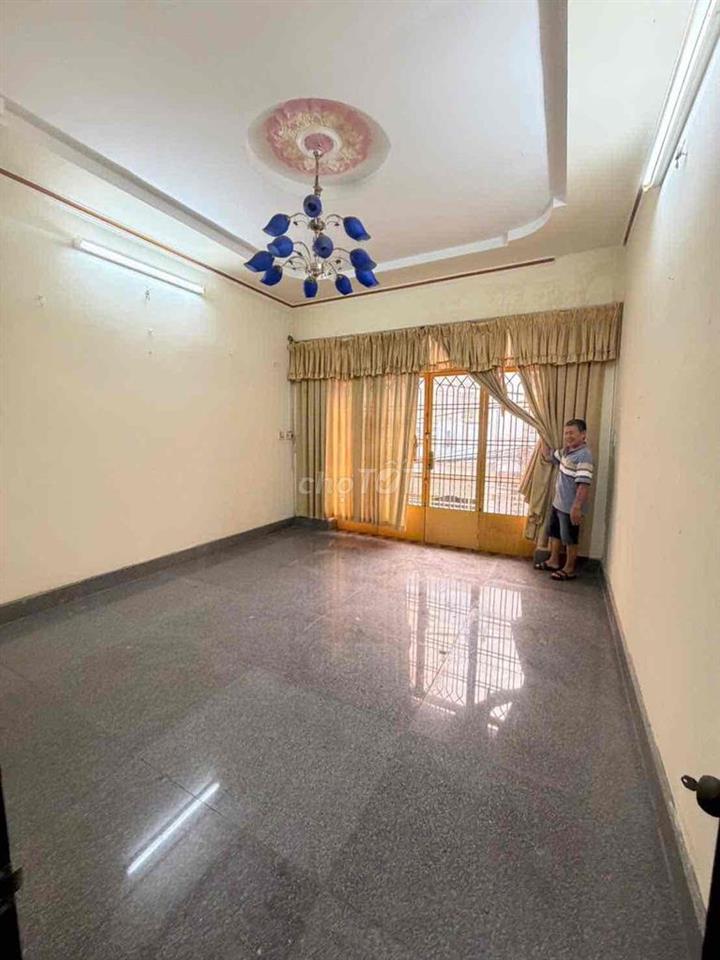 Nhà 3 phòng 3 máy lạnh gần Vincom Xuân Khánh