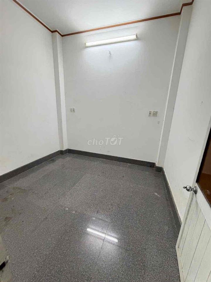 Nhà 3 phòng 3 máy lạnh gần Vincom Xuân Khánh