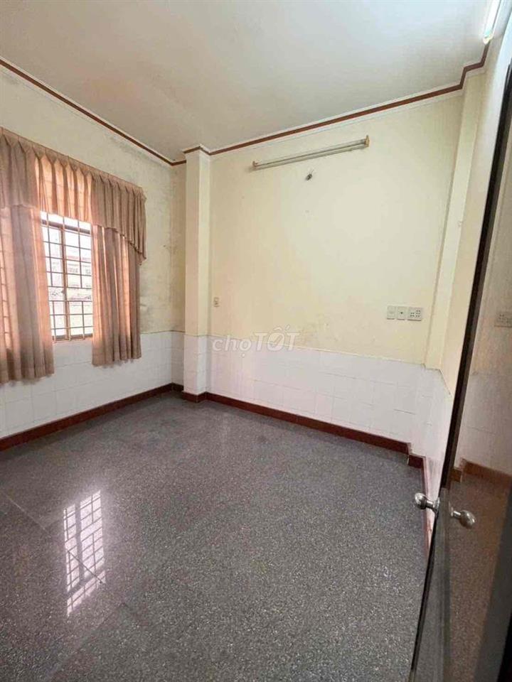 Nhà 3 phòng 3 máy lạnh gần Vincom Xuân Khánh