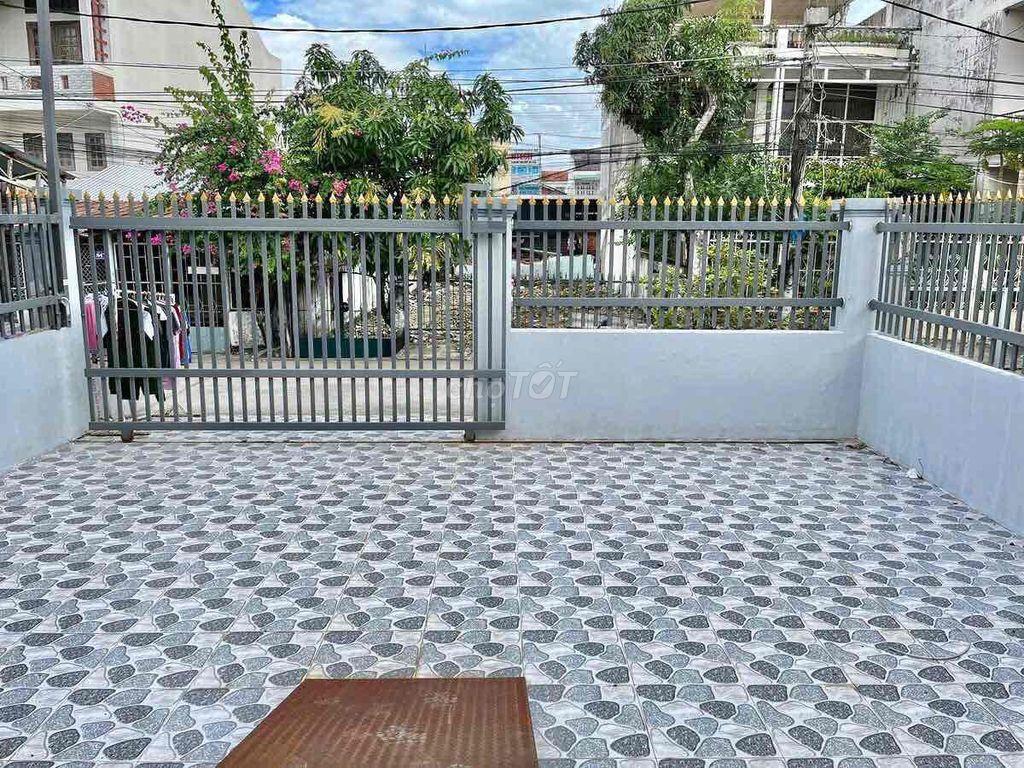 Nhà 8x25m 2 phòng hẻm Trần Hoàng Na
