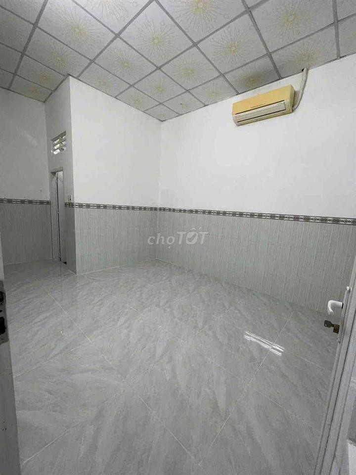 Nhà mới 2 phòng 2 máy lạnh KDC Long Thịnh