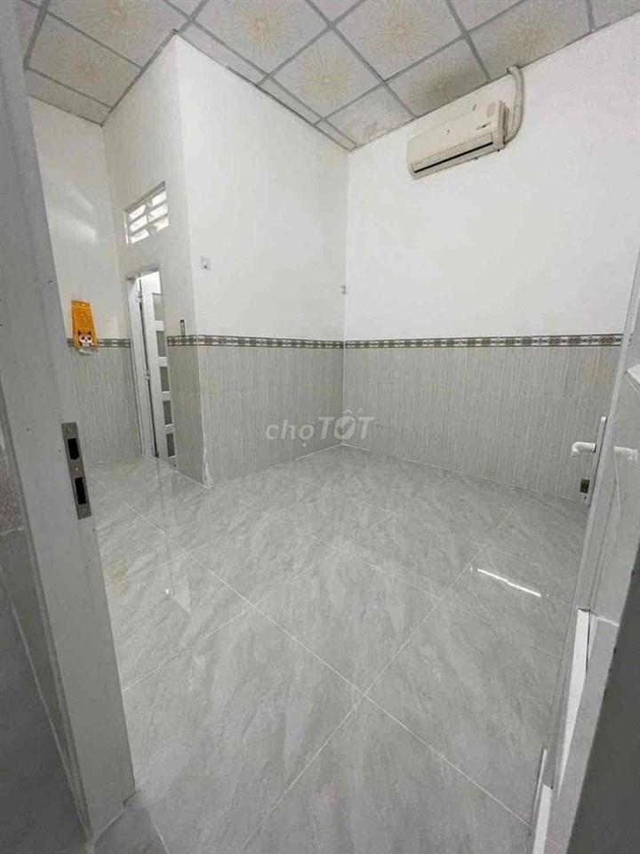 Nhà mới 2 phòng 2 máy lạnh KDC Long Thịnh