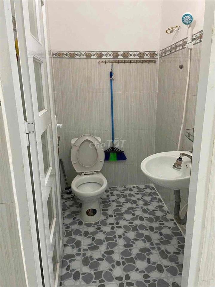 Nhà mới 2 phòng 2 máy lạnh KDC Long Thịnh