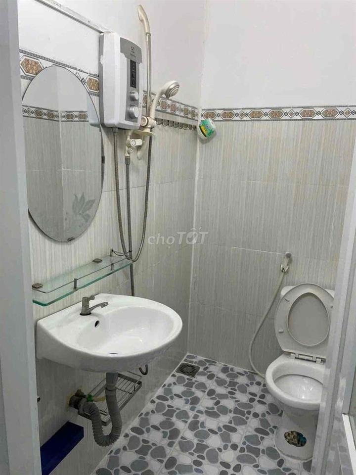 Nhà mới 2 phòng 2 máy lạnh KDC Long Thịnh