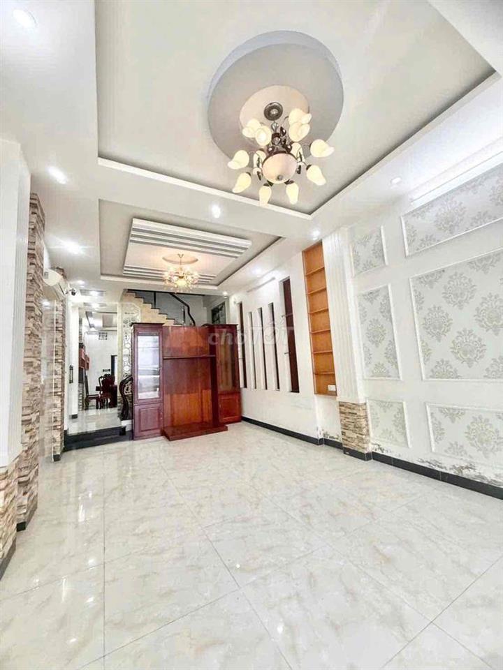 Nhà 2 lầu full nội thất kdc Hưng Phú 1