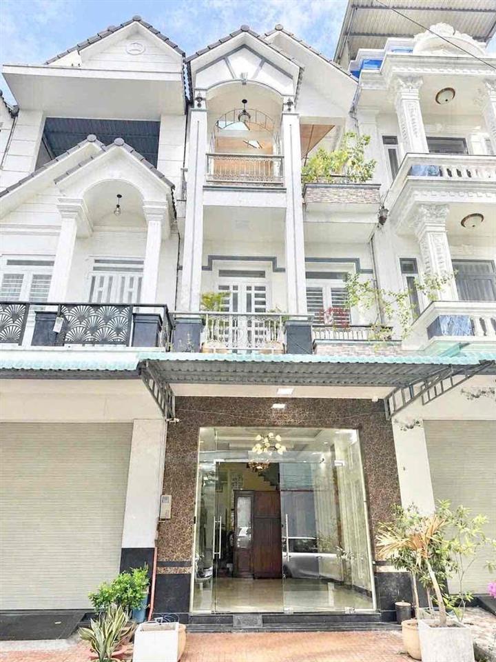 Nhà 2 lầu full nội thất kdc Hưng Phú 1