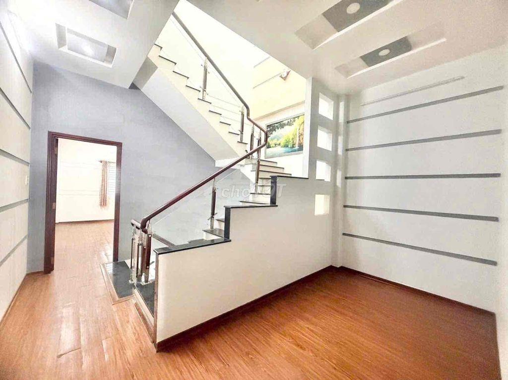 Nhà 2 lầu full nội thất kdc Hưng Phú 1
