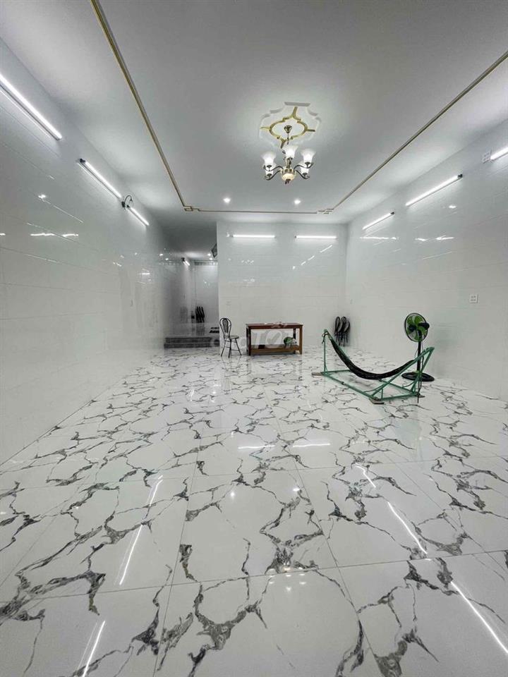 Nhà trệt 2 lầu sân thượng trục chính KDC Nam Long