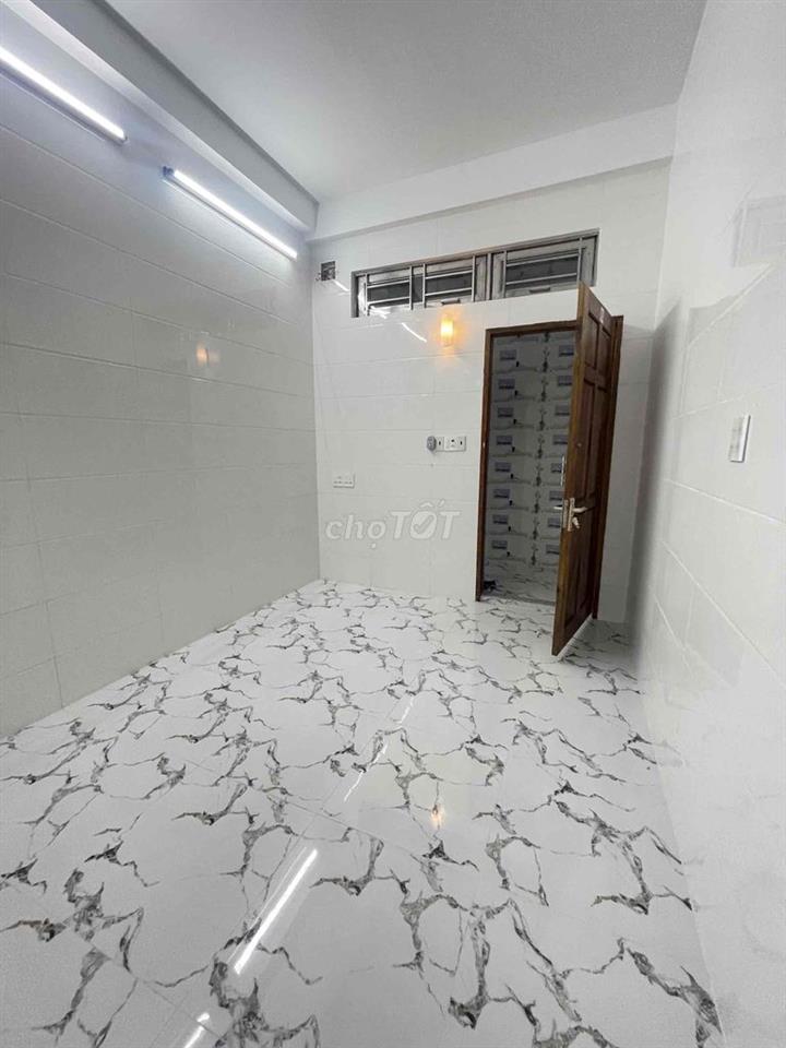 Nhà trệt 2 lầu sân thượng trục chính KDC Nam Long