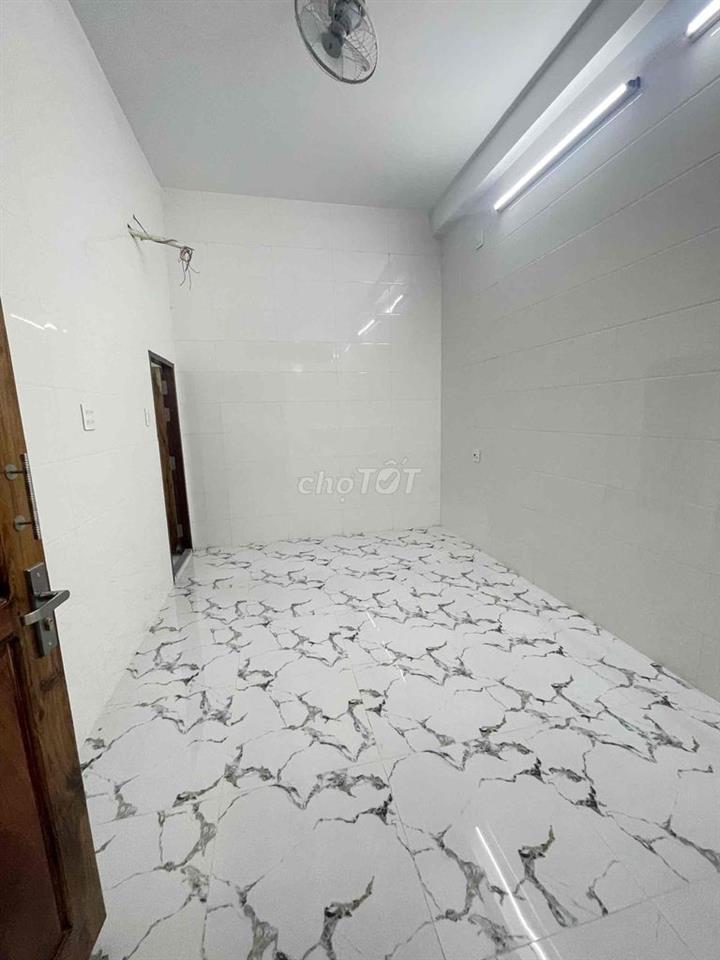 Nhà trệt 2 lầu sân thượng trục chính KDC Nam Long