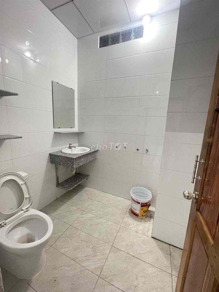 Nhà trệt 2 lầu sân thượng trục chính KDC Nam Long