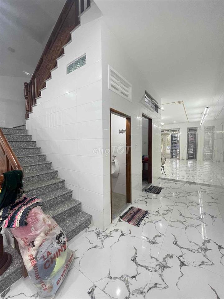 Nhà trệt 2 lầu sân thượng trục chính KDC Nam Long