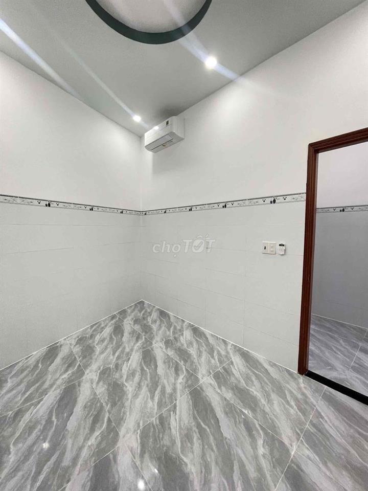 Nhà trệt 2 lầu mới hẻm Bờ Hồ Huỳnh Cương