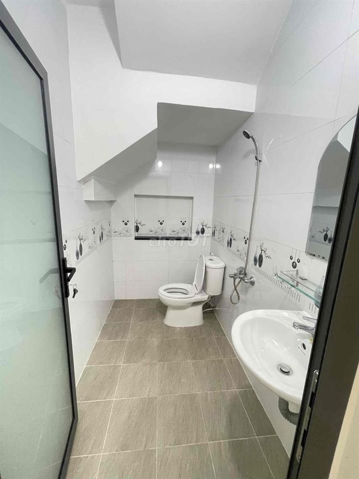 Nhà trệt 2 lầu mới hẻm Bờ Hồ Huỳnh Cương