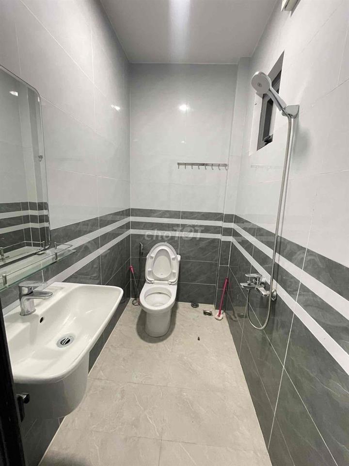Nhà 2 lầu 3 phòng 3 máy lạnh hẻm Trần Hưng Đạo
