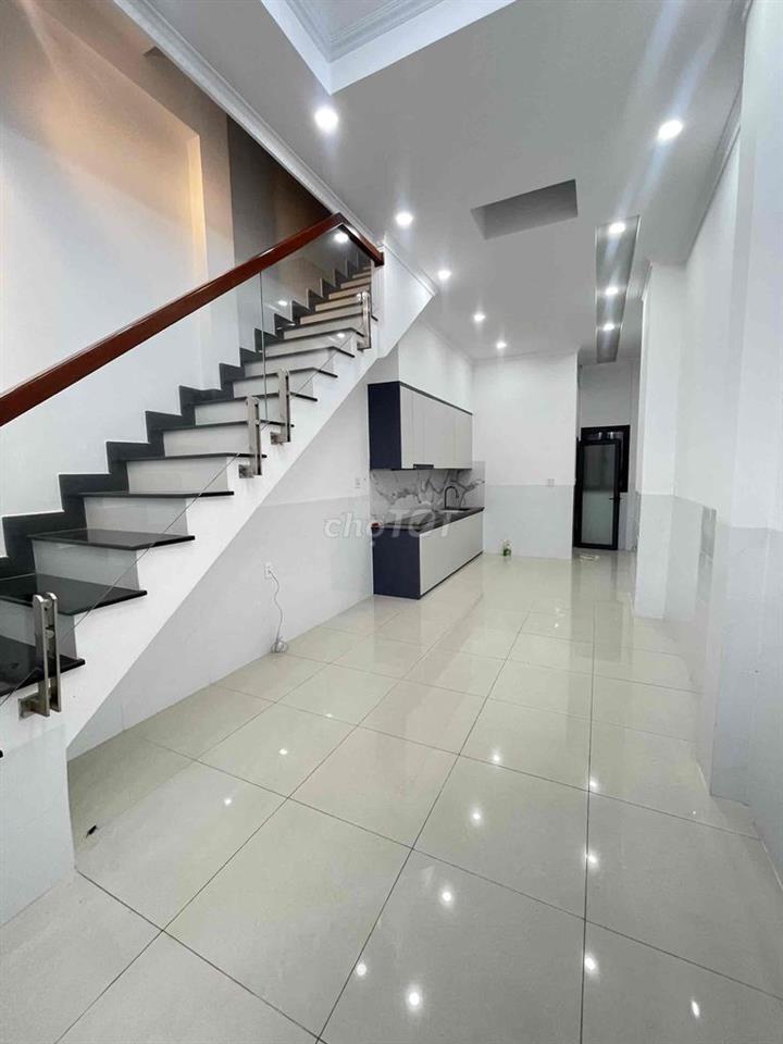 Nhà 2 lầu 3 phòng 3 máy lạnh hẻm Trần Hưng Đạo