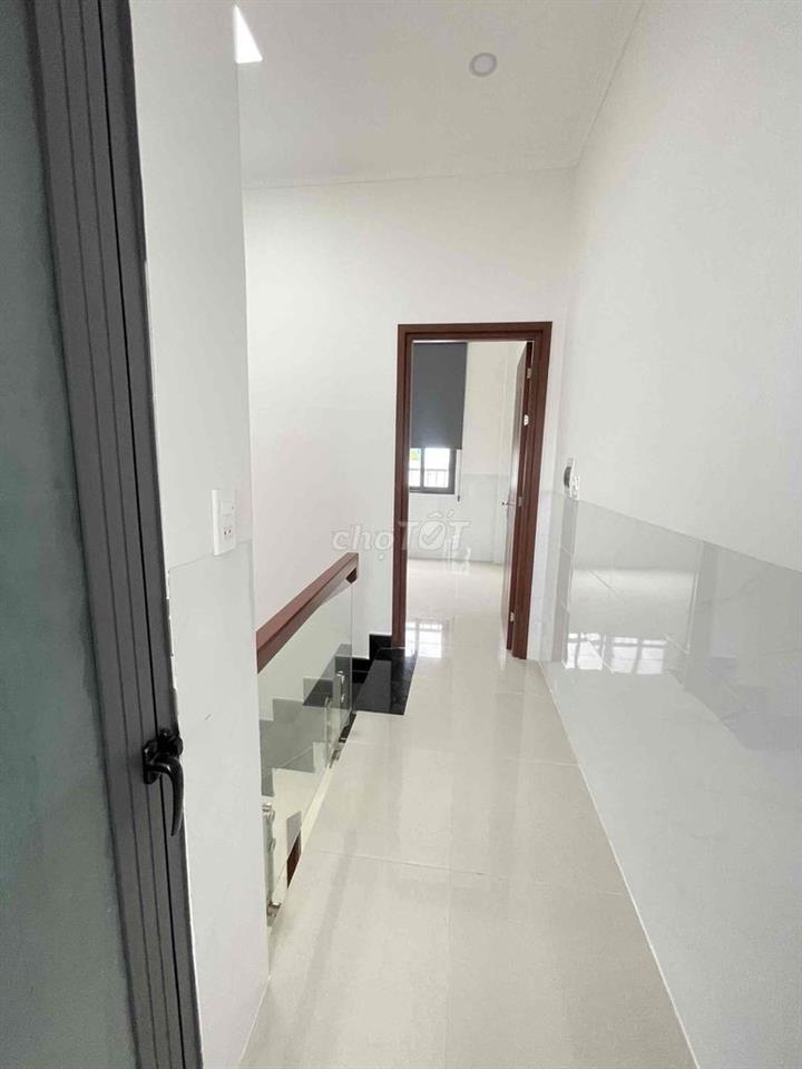 Nhà 2 lầu 3 phòng 3 máy lạnh hẻm Trần Hưng Đạo
